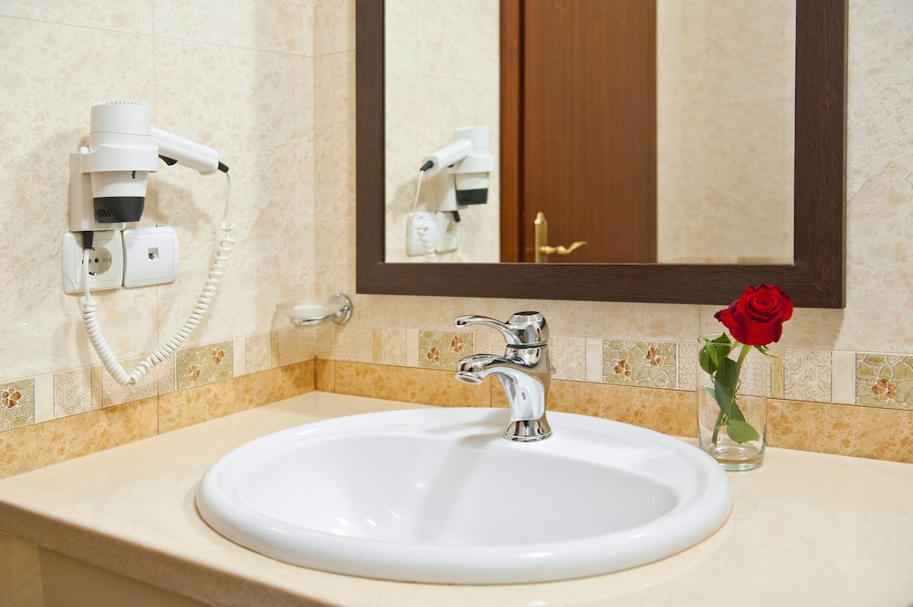 manhattan hotel and restaurant