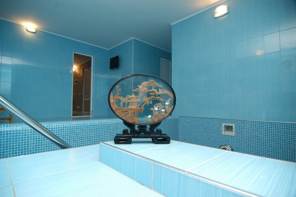 manhattan hotel and restaurant