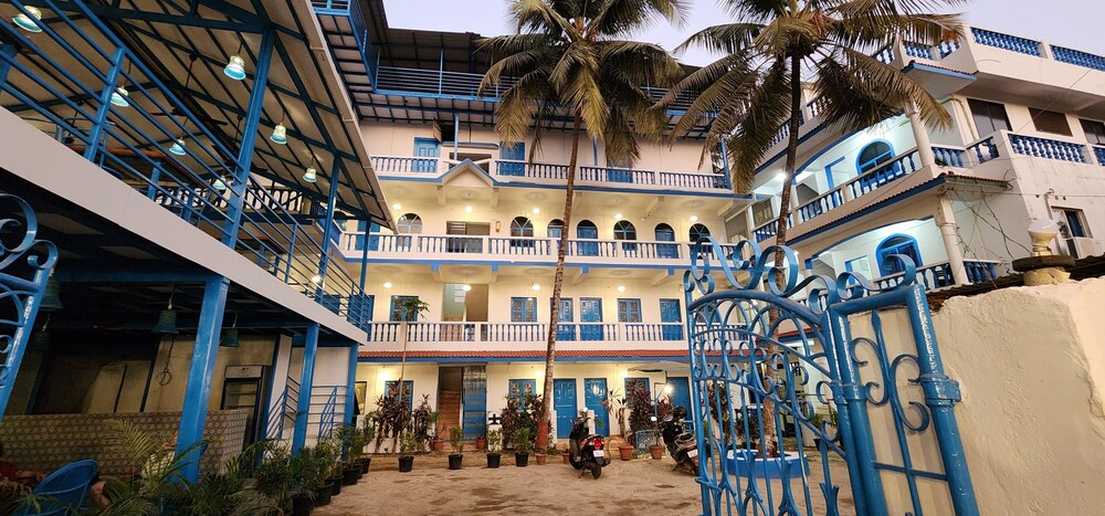 mandrem beach resort