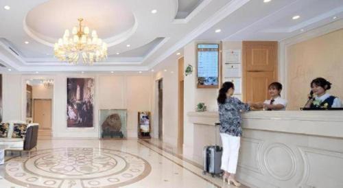 Vienna Hotel Anhui Huainan Shou County Jingrun Central City,,3 star