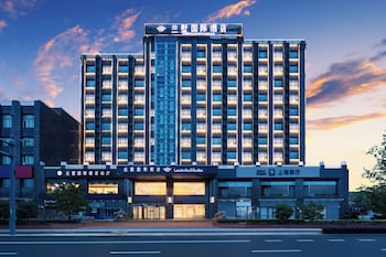 sea cube international hotel