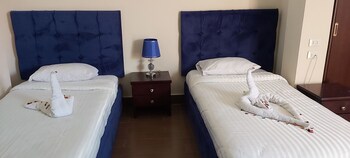 golden pyramids inn
