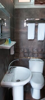golden pyramids inn