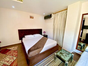 golden pyramids inn