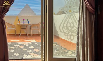 golden pyramids inn