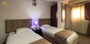 golden pyramids inn