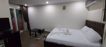 golden pyramids inn