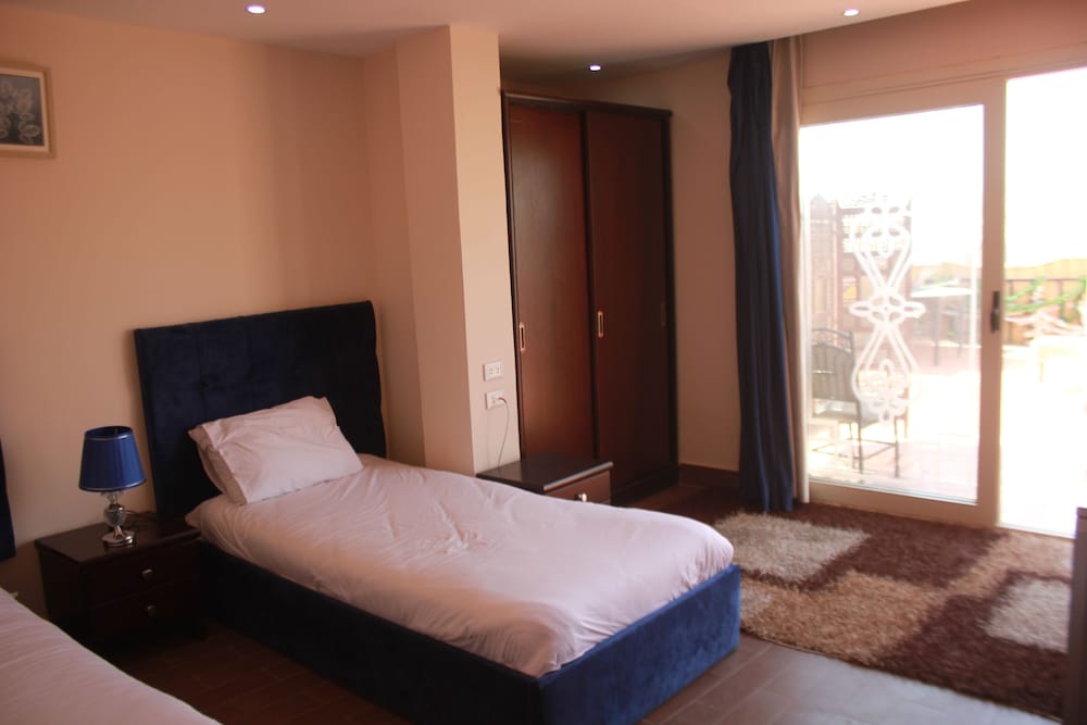 golden pyramids inn