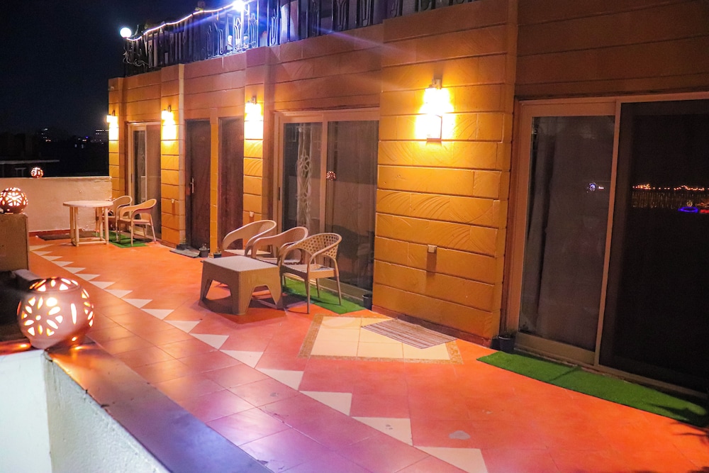 golden pyramids inn