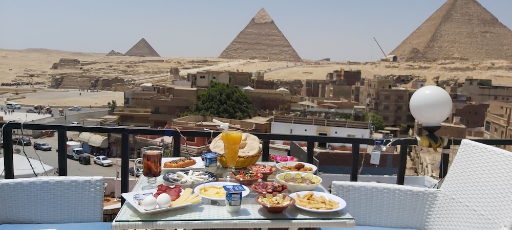 golden pyramids inn