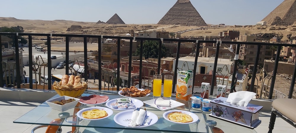 golden pyramids inn