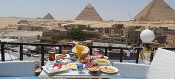 golden pyramids inn