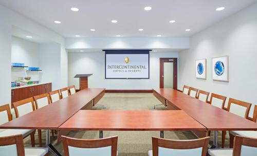 intercontinental suites hotel cleveland by ihg