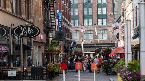 intercontinental suites hotel cleveland by ihg