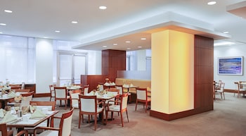 Intercontinental Suites Hotel Cleveland By Ihg,Cleveland>>Burke Lakefront Airport,4 star