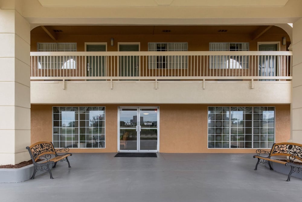 quality inn clute freeport