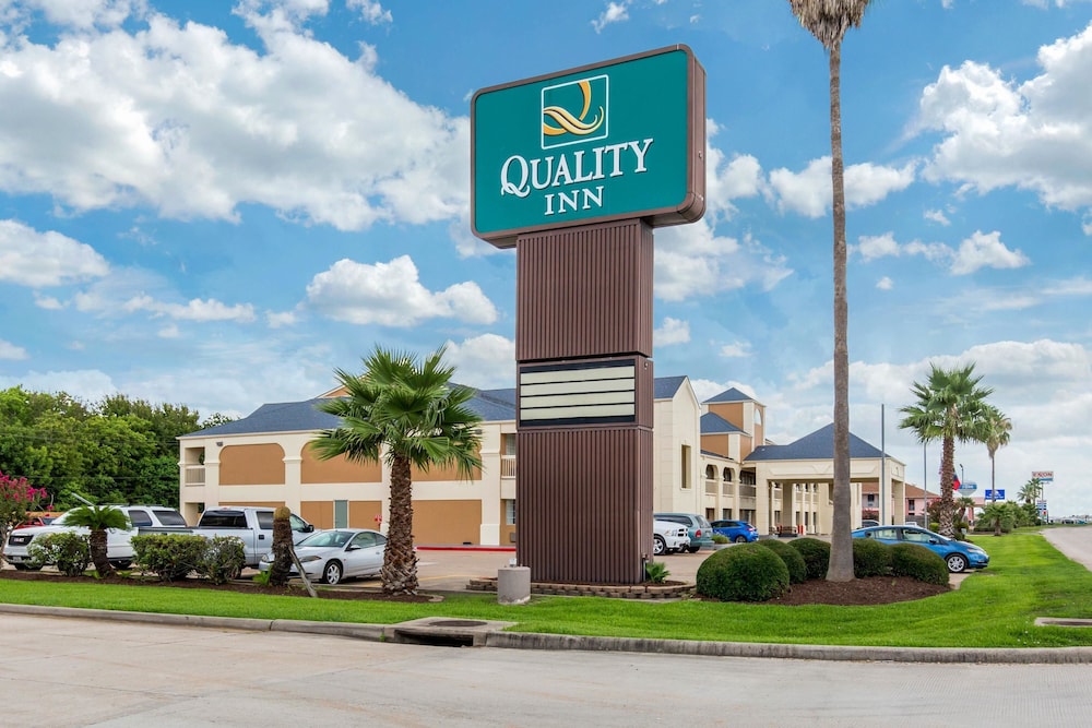 quality inn clute freeport