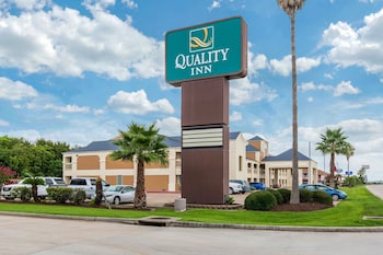 quality inn clute freeport