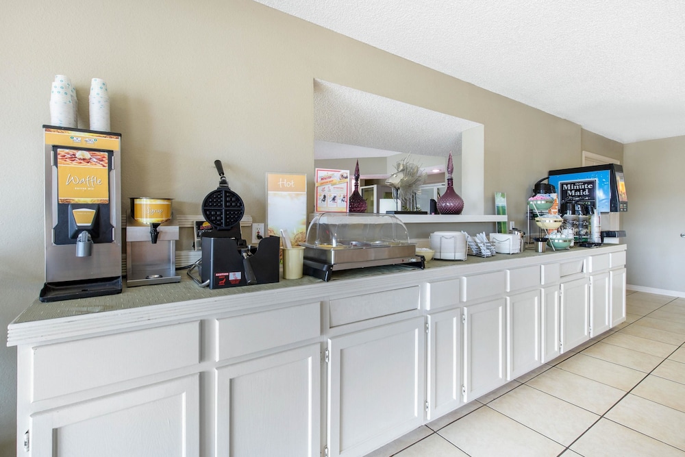quality inn clute freeport