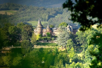 Chateau De Castel Novel