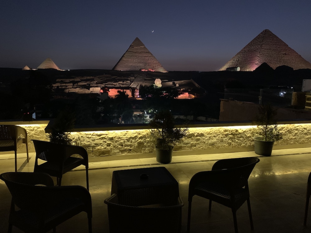 sahara pyramids inn