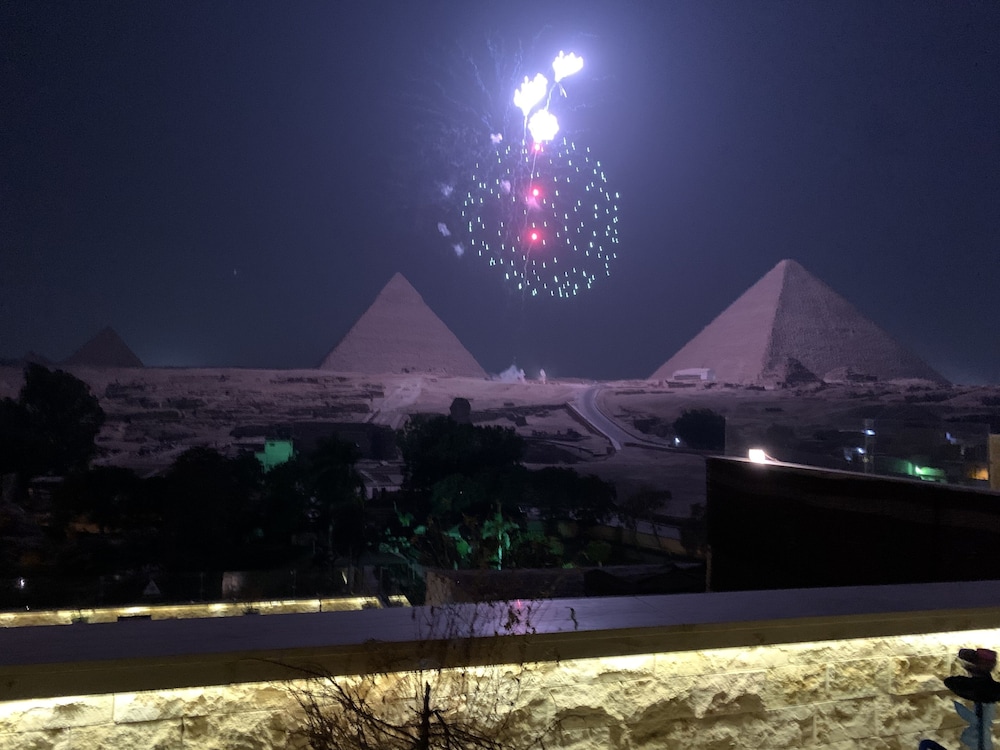 sahara pyramids inn