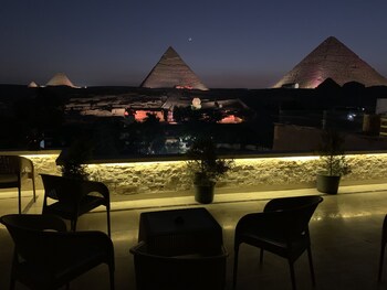 sahara pyramids inn