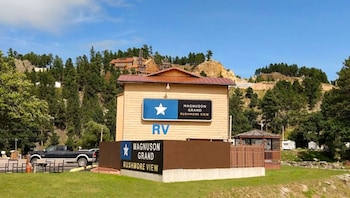 magnuson grand rushmore view