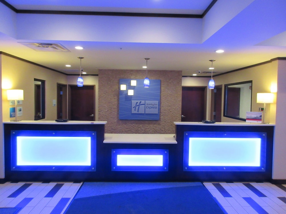 holiday inn express and suites butler by ihg