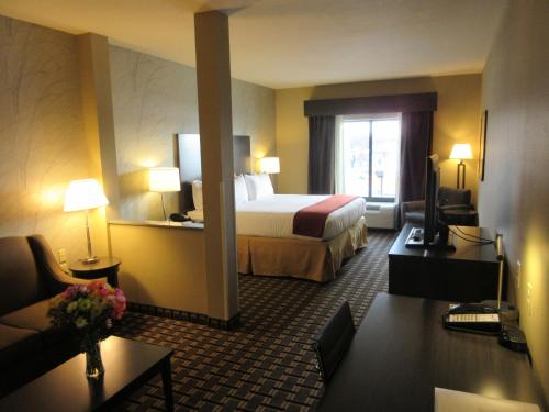 holiday inn express and suites butler by ihg