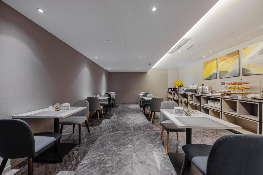home inn selected shanghai lianhang road metro station