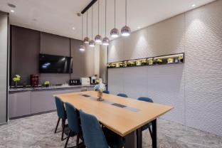 home inn selected shanghai lianhang road metro station