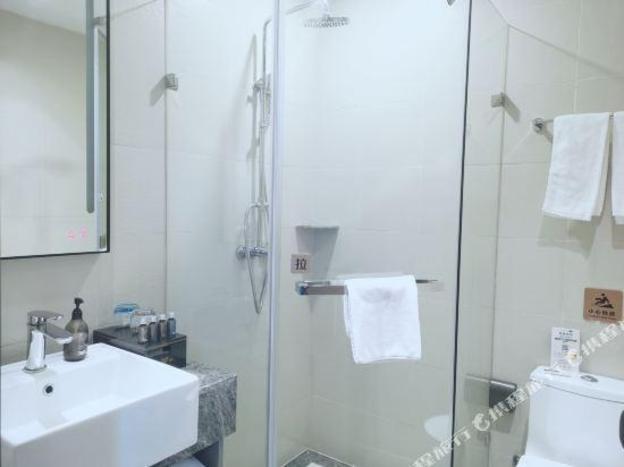 home inn selected shanghai lianhang road metro station