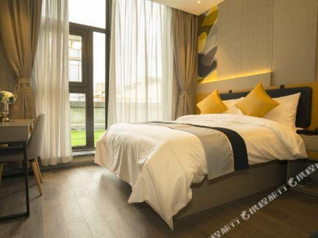 home inn selected shanghai lianhang road metro station