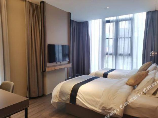 home inn selected shanghai lianhang road metro station