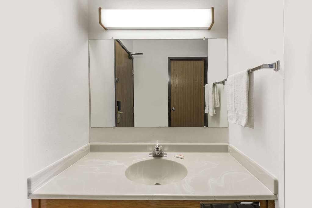 super 8 by wyndham coshocton roscoe village