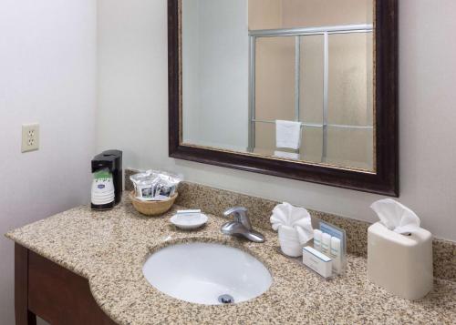 hampton inn and suites colorado springs i 25 south