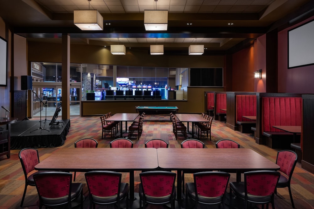 pomeroy hotel and conference centre fort st john