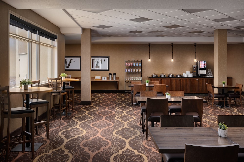 pomeroy hotel and conference centre fort st john