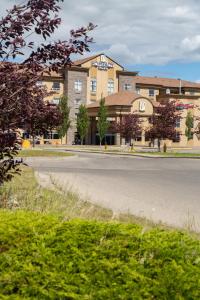 pomeroy hotel and conference centre fort st john