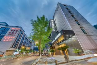 Home Inn Plus (Qiandao Lake Scenic Area),,3 star