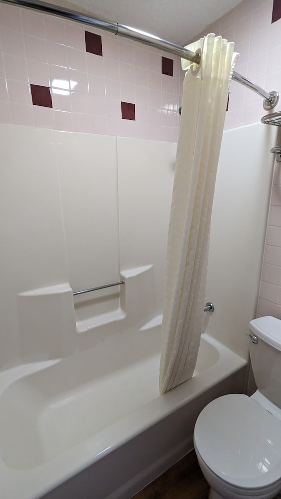 hillcrest inn and suites