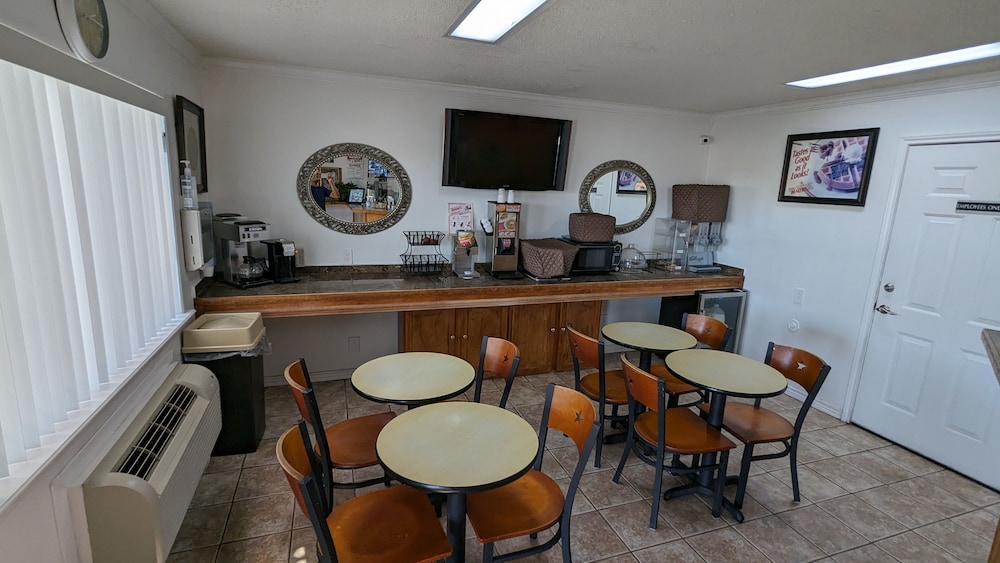 hillcrest inn and suites