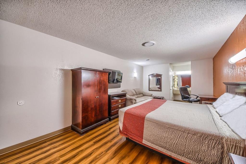 Hillcrest Inn & Suites,,2 star