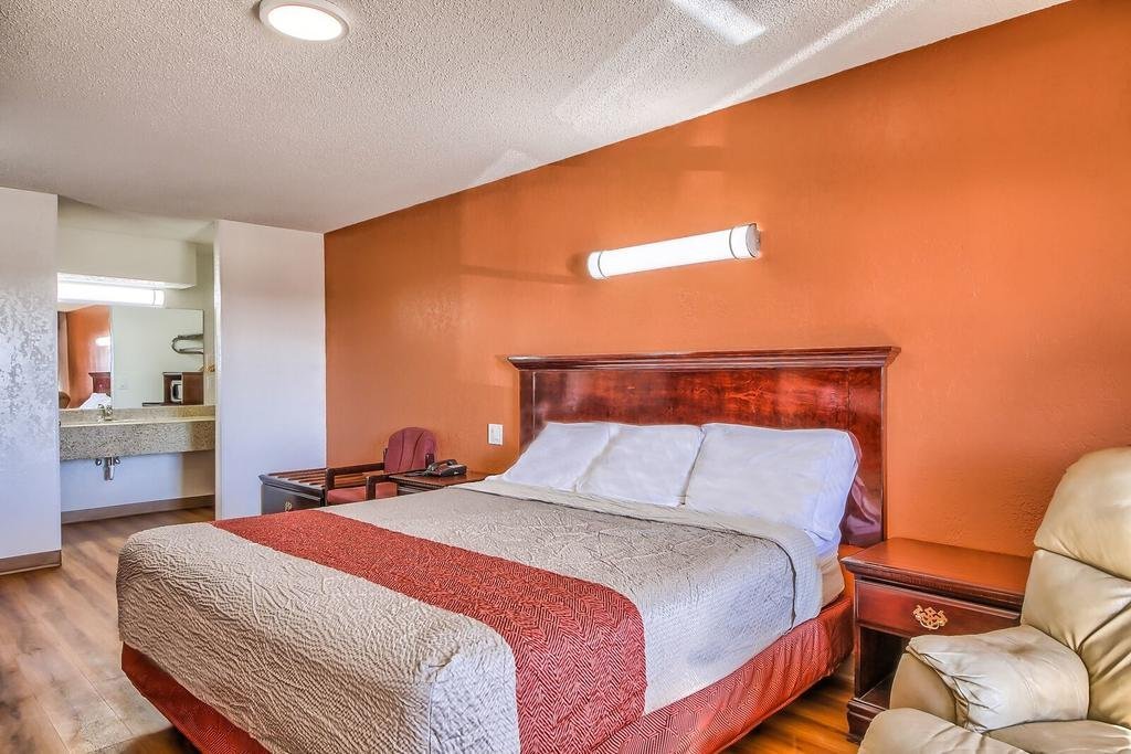 Hillcrest Inn & Suites,,2 star