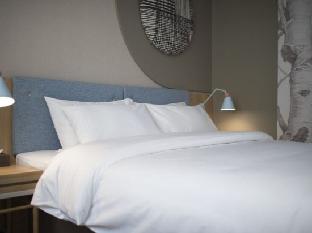 home inn urumqi beijing south road railway bureau metro station