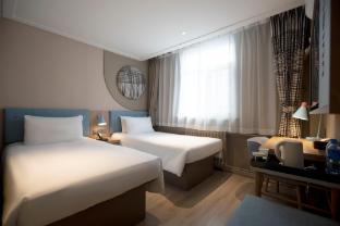 home inn urumqi beijing south road railway bureau metro station