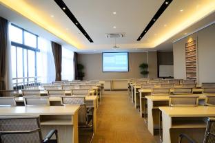home inn plus anshun huangguoshu avenue xintiandi