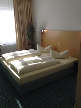 check inn hotel