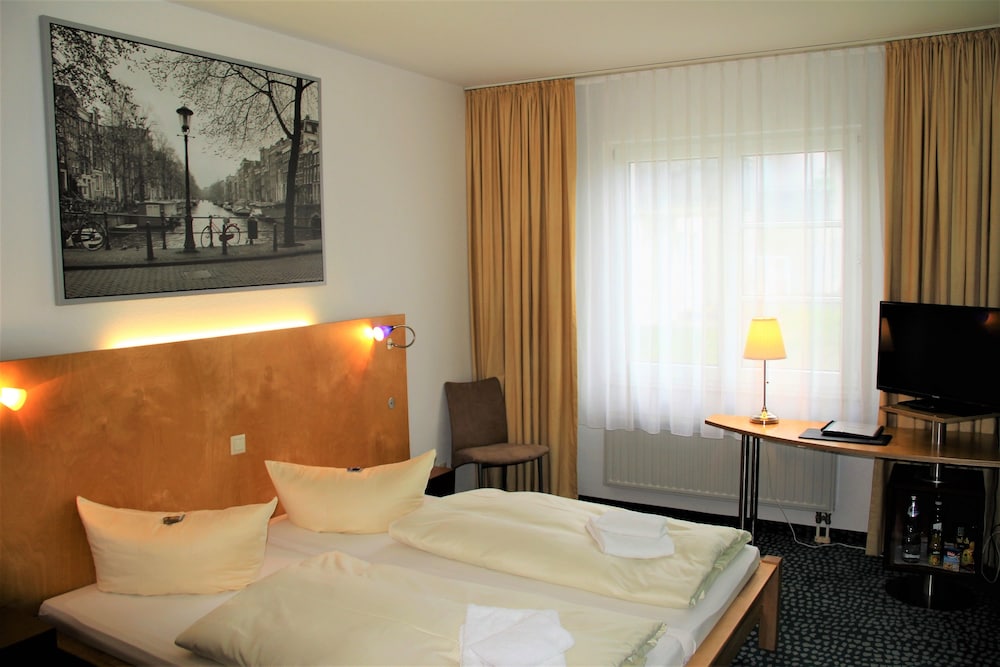 check inn hotel